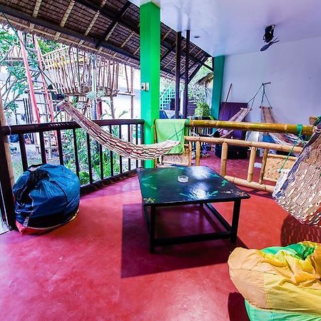 Jeepney Hostel And Kite Resort Balabag  المظهر الخارجي الصورة