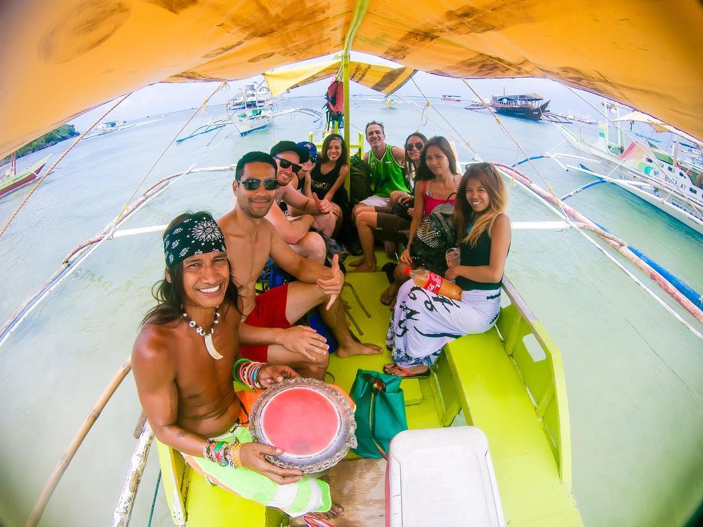 Jeepney Hostel And Kite Resort Balabag  المظهر الخارجي الصورة
