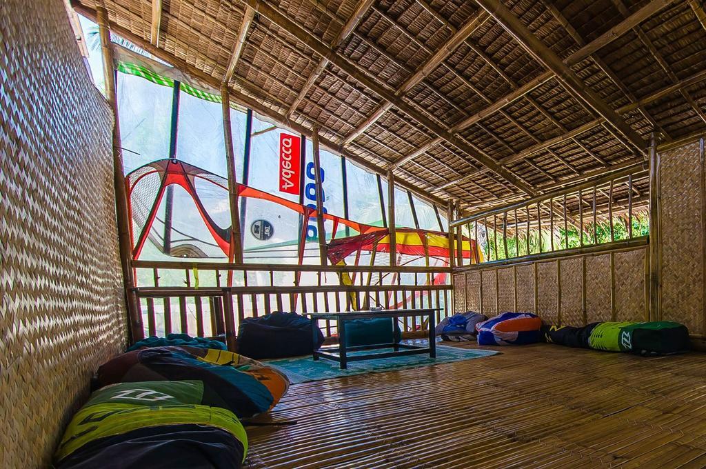 Jeepney Hostel And Kite Resort Balabag  المظهر الخارجي الصورة